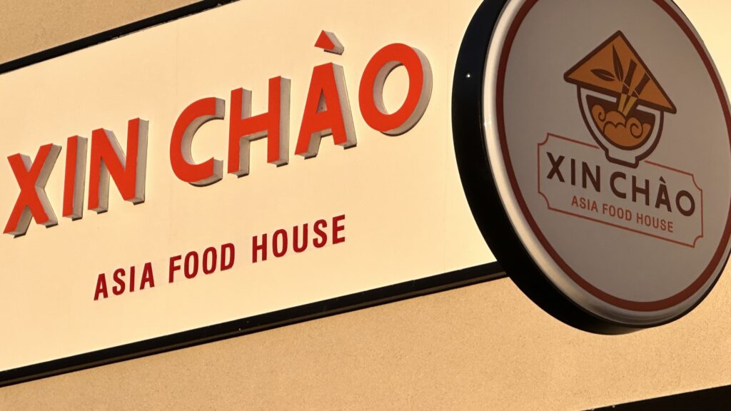 Xin Chao